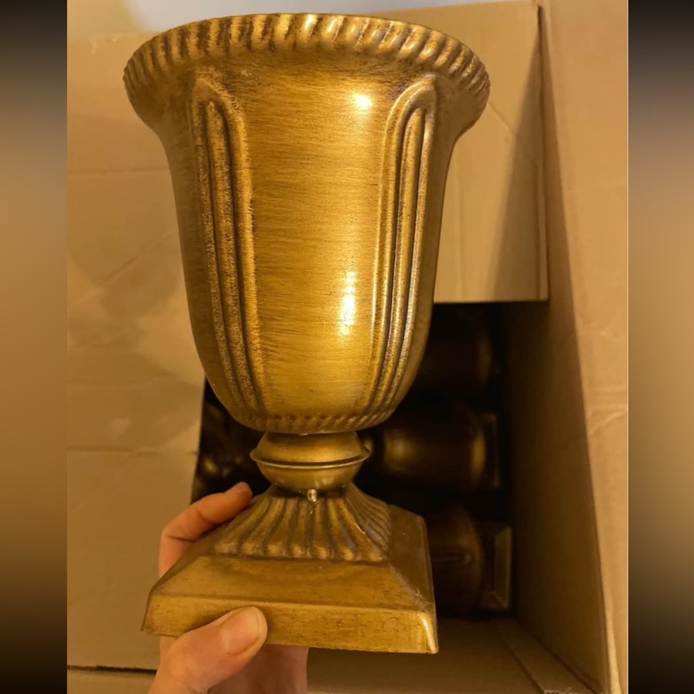 Elegant Gold  metal Vase wedding decor 6” bloom